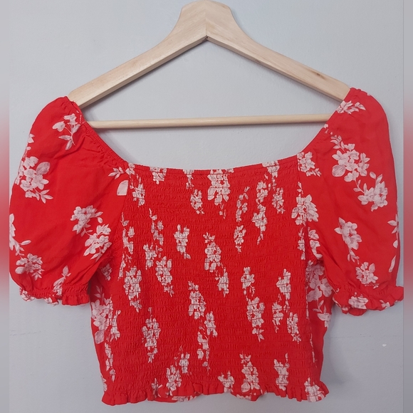 Red Dynamite Crop Blouse - Picture 2 of 4